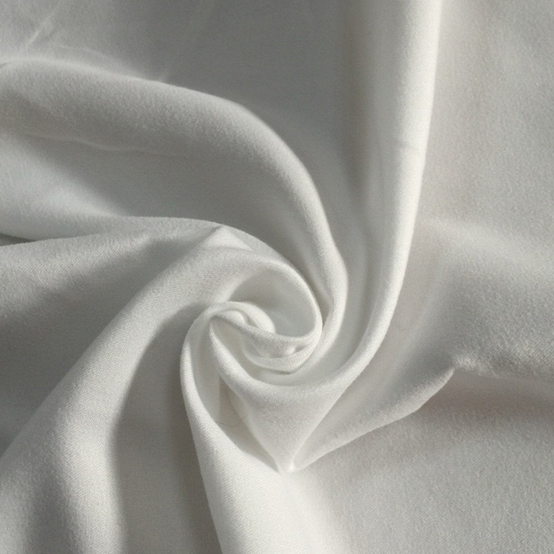 Hva er egentlig polyester ferskenskinnstoff og hvordan får det sin tekstur?