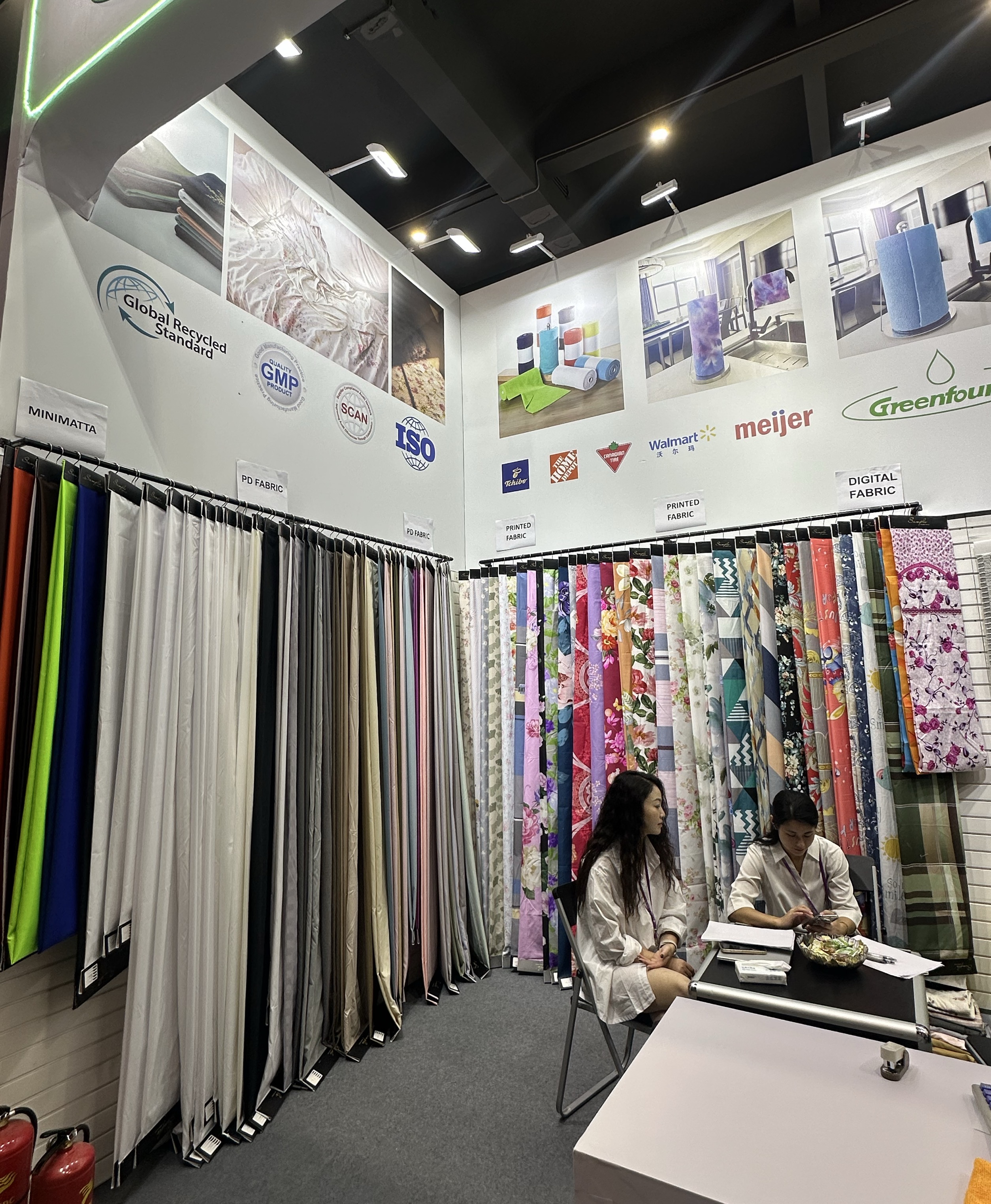 Changxing Dinghao Textile inviterer deg til Canton Fair